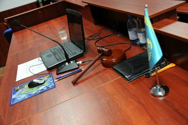 Лев в клетке