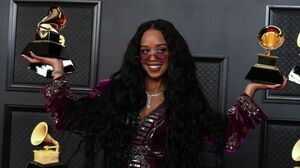 Какая песня без премии?