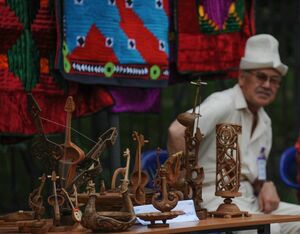 Почему  казахские сувениры делают в Киргизии?