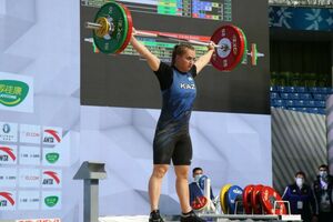 Наши штангисты облюбовали пьедестал