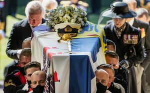 Основная часть наследства - королеве