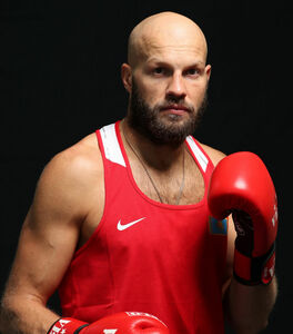 Трое уступили