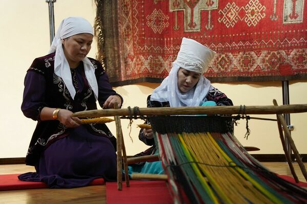 Экскурсоводы стали артистами