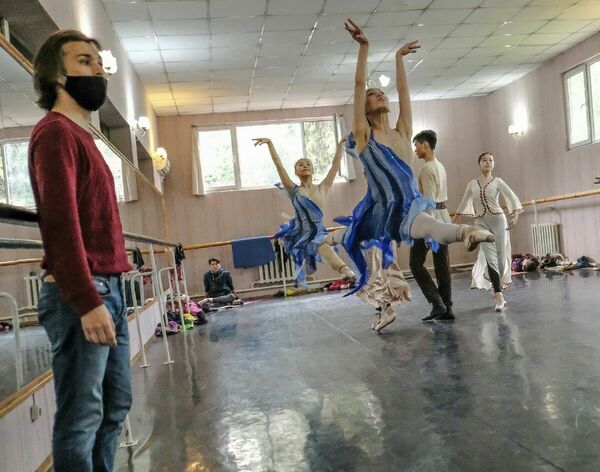 Талия плюс простота