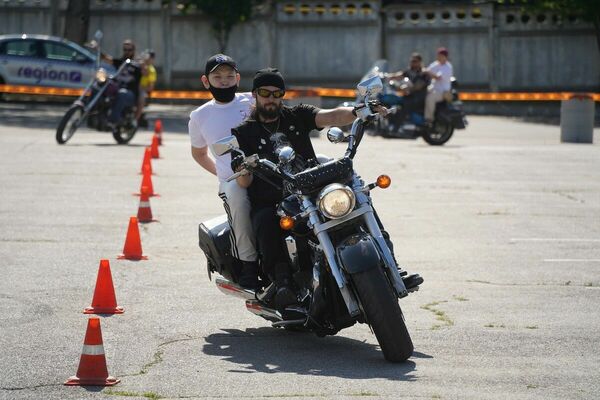 Рёв моторов,  стук сердец