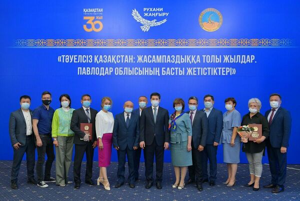 За круглым столом…