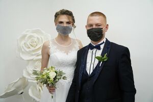 Целоваться тоже в маске?