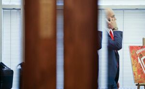 Каждому депутату - по китайскому смартфону