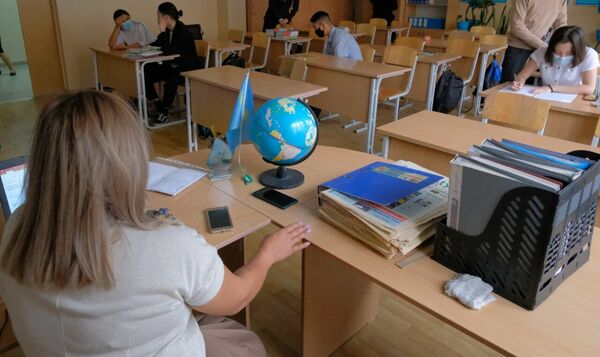 Как министр подчинённую дразнил