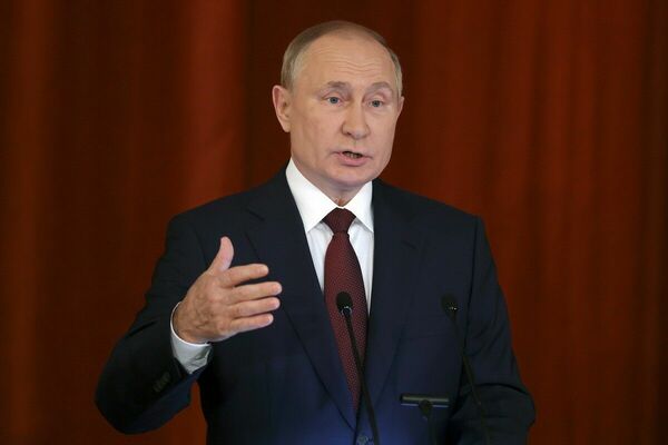 МИД уполномочен...  держать в напряжении