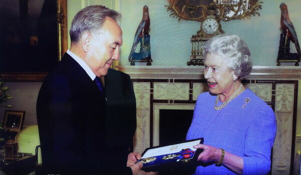 “Ноль первый”  в галстуке и без