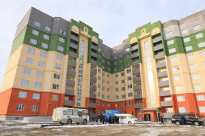 В Актобе по случаю Дня первого Президента сиротам и малообеспеченным семьям вручили ключи от новых квартир