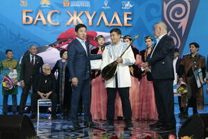 Айтыс строить и жить помогает