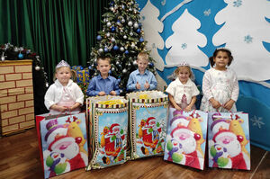 Воспитанники детского дома «Солнышко» поздравили пожилых людей из дома престарелых