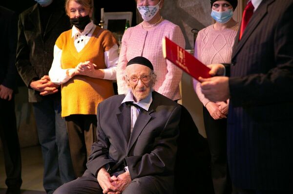 Долгих лет вам, наш милый ЮрБор!