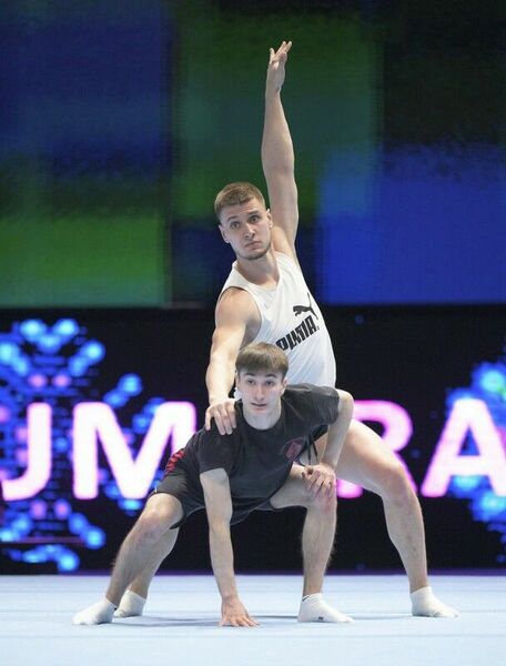 Допрыгнули  до пьедестала