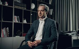 Уволить  как предателя