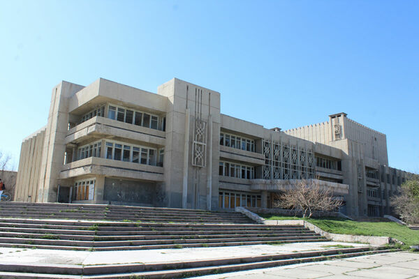 Не доставайся же ты никому?!