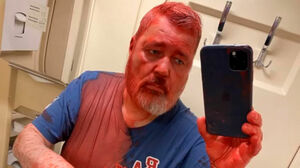 Облить лауреата