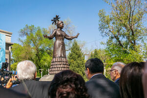 И дольше века длится песня