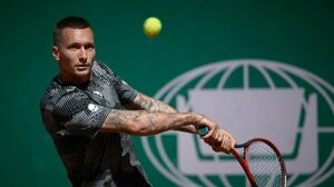 А молодёжь всё рвёт и мечет