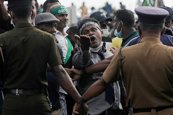 Голод, кровь и... бензин