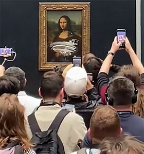 Напал  на Джоконду
