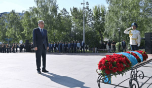 Токаев возложил венки к монументу памяти жертв политических репрессий и голода