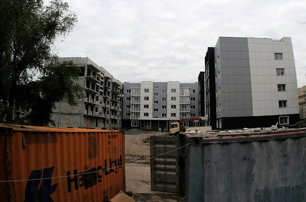 Столкновение  у парадного подъезда