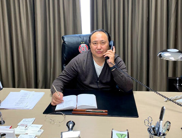 А кому сейчас сладко?