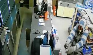 Взял на мушку простой игрушкой