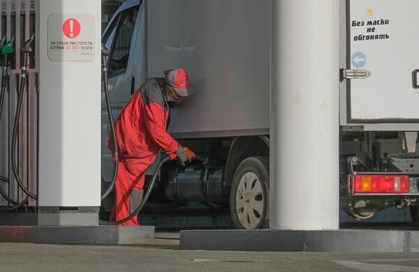 Держите бензобаки шире!