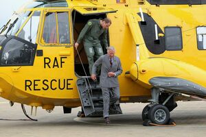 Он летал,  а они - спят