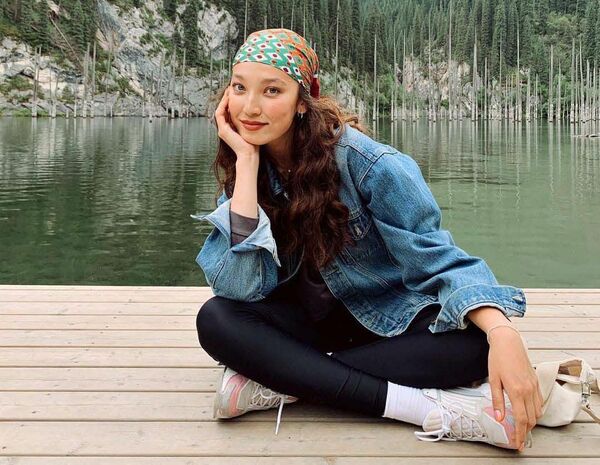 Пай-девочка включила стерву