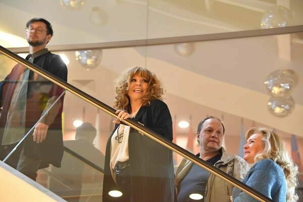 Не отрекается, любя