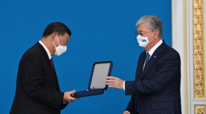 Токаев наградил Си Цзиньпина орденом «Алтын Қыран»