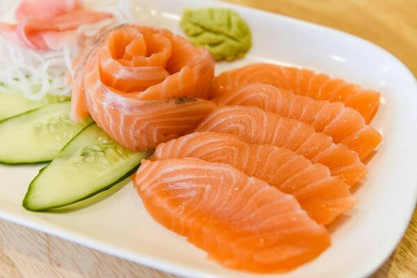 Красная рыба  в мутной воде