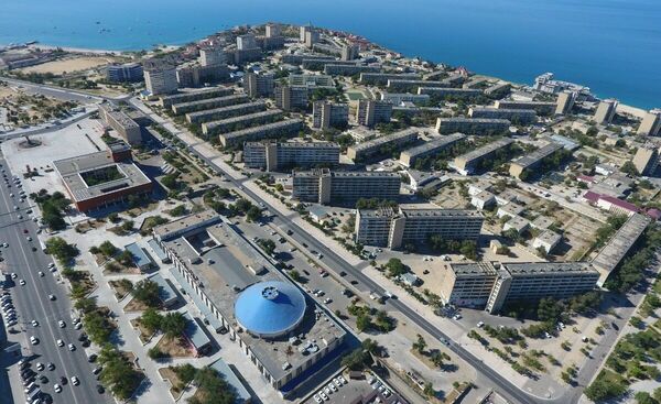 По принципу домино