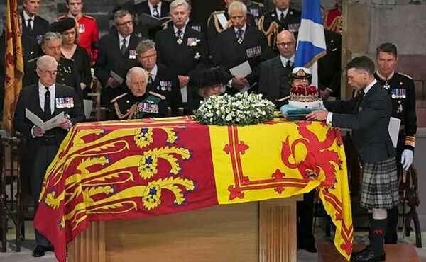 Похороны Её Величества