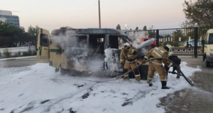 Бронеавтомобиль инкассаторов загорелся в Актау