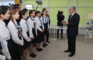 Глава государства посетил гимназию имени Абая для одаренных детей
