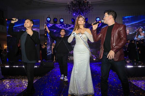 Она была актрисою