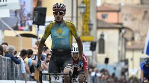 Домчал  до элиты