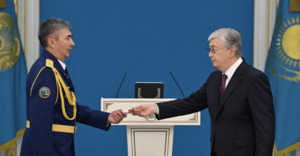 Токаев накануне Дня Республики присвоил высшие воинские и специальные звания