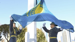 Перед Акордой прошла церемония поднятия государственного флага с участием Токаева