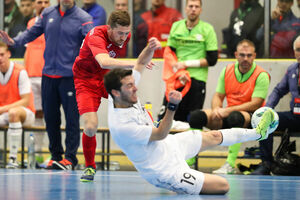 Отметимся на своём паркете?