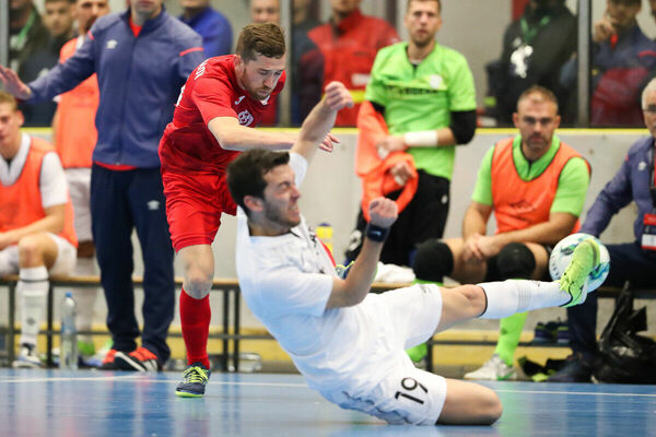 Отметимся на своём паркете?