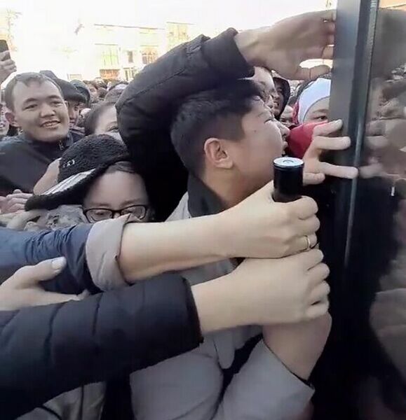 Хочешь скидки - готовься к давке