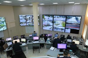 Танцы под пристальным присмотром