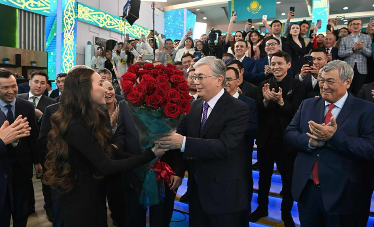 С подавляющим преимуществом